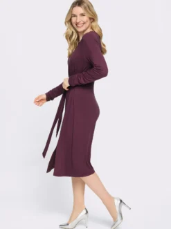 Jerseykleid mit fixiertem Bindegürtel