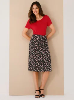 Jerseykleid mit passendem Bindegürtel
