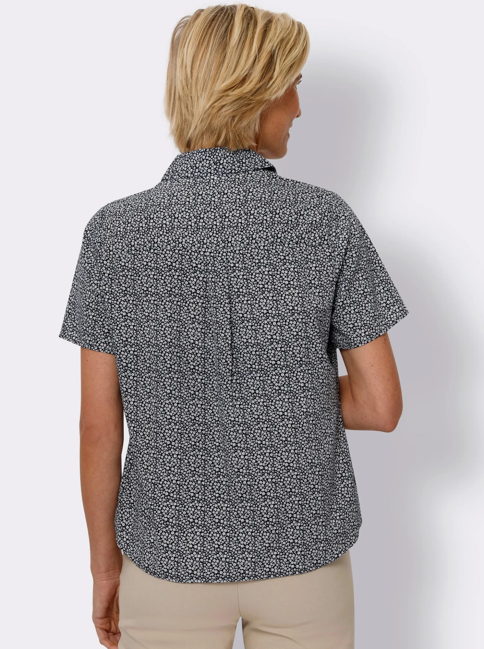 Kurzarm-Bluse im floralen Dessin