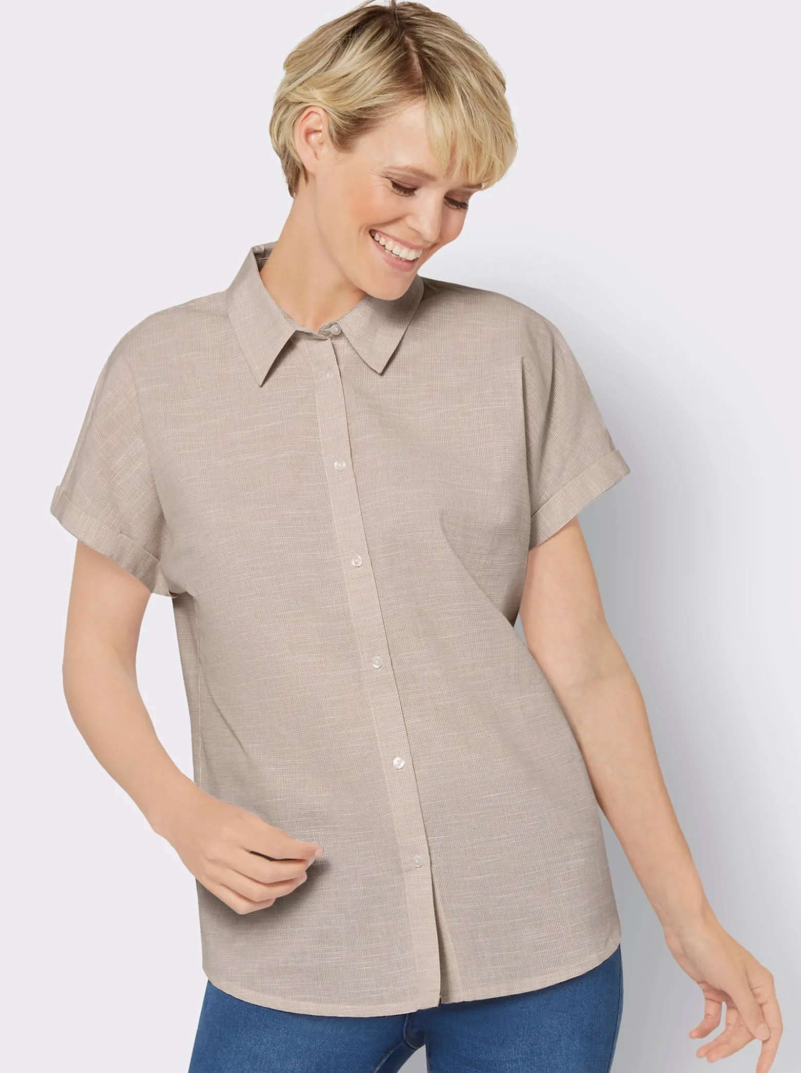 Kurzarm-Bluse mit abgerundetem Saum