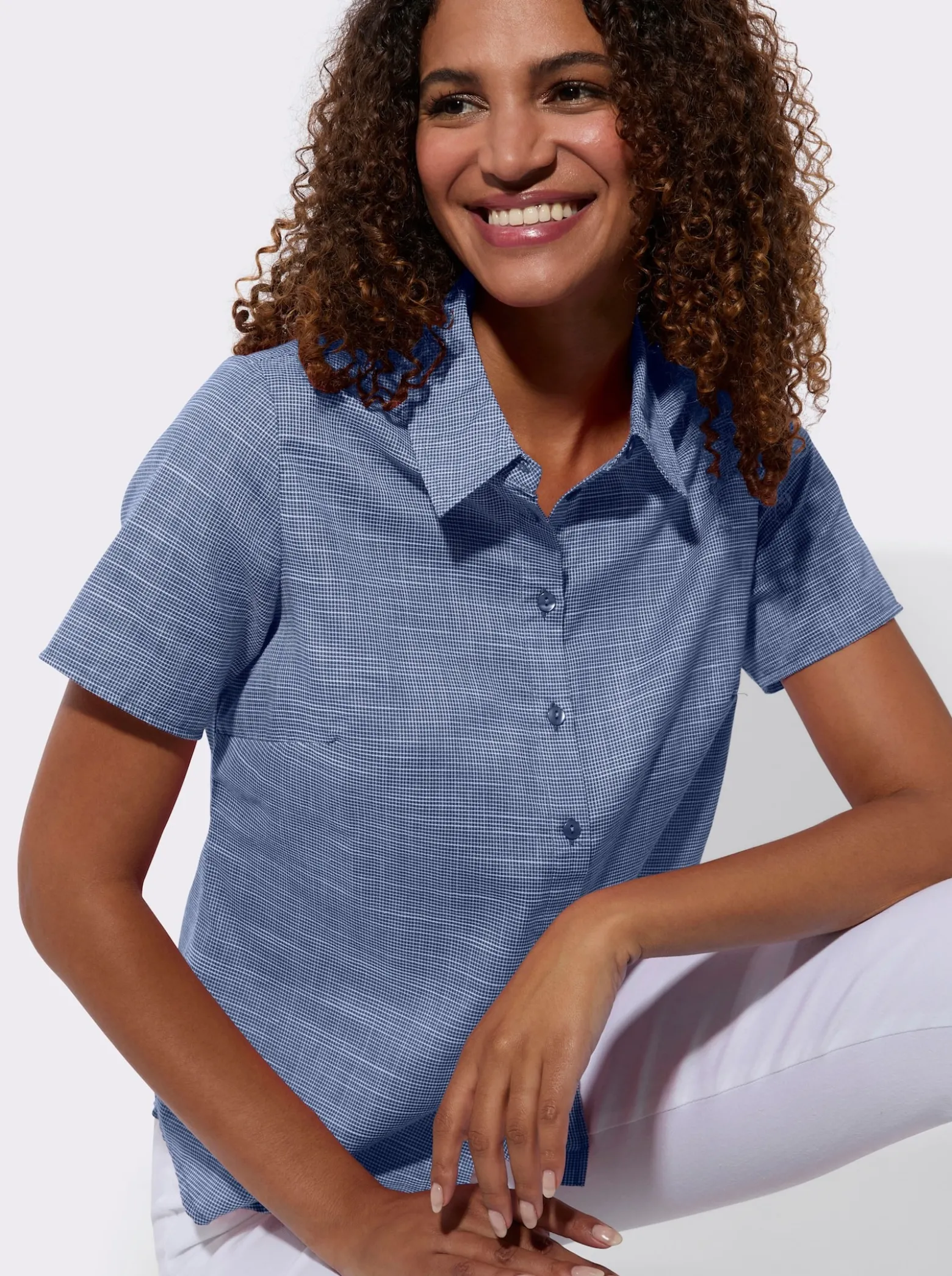 Kurzarm-Bluse mit abgerundetem Saum