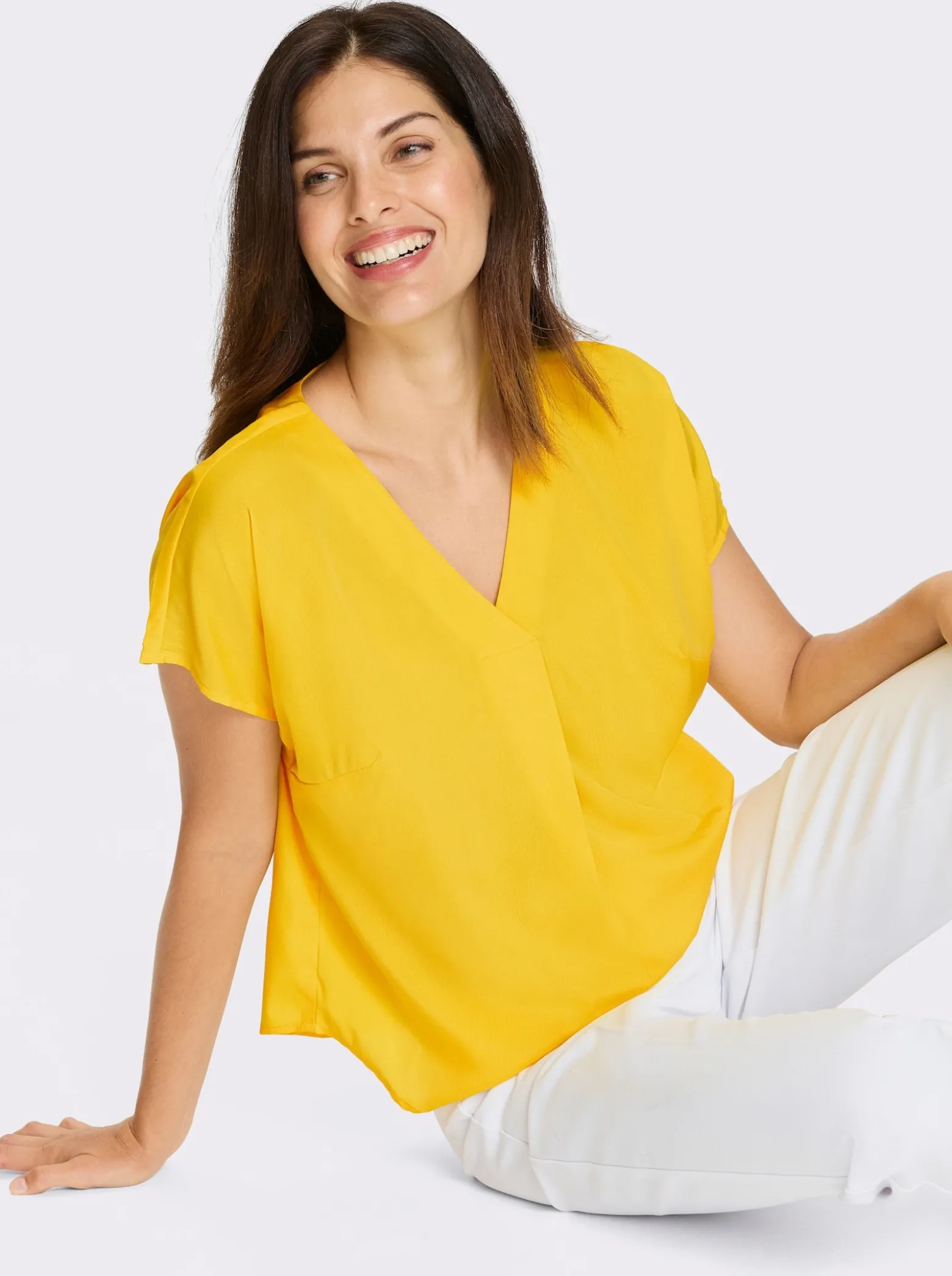 Kurzarm-Bluse mit Falte im Vorderteil