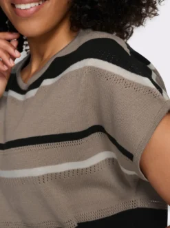 Kurzarmpullover mit Ajourmuster