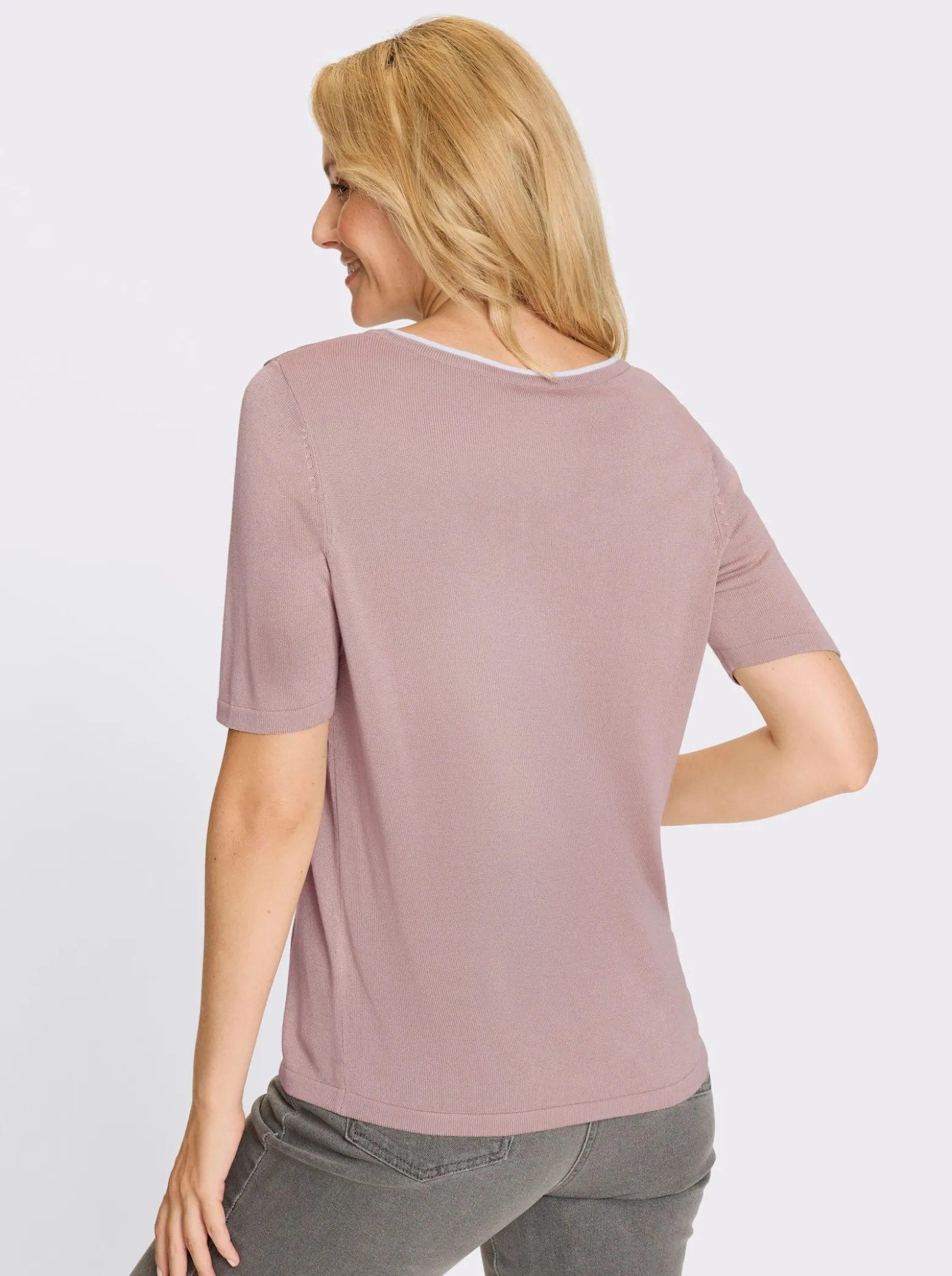 Kurzarmpullover mit Kontrast-Details