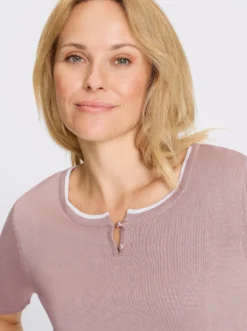 Kurzarmpullover mit Kontrast-Details