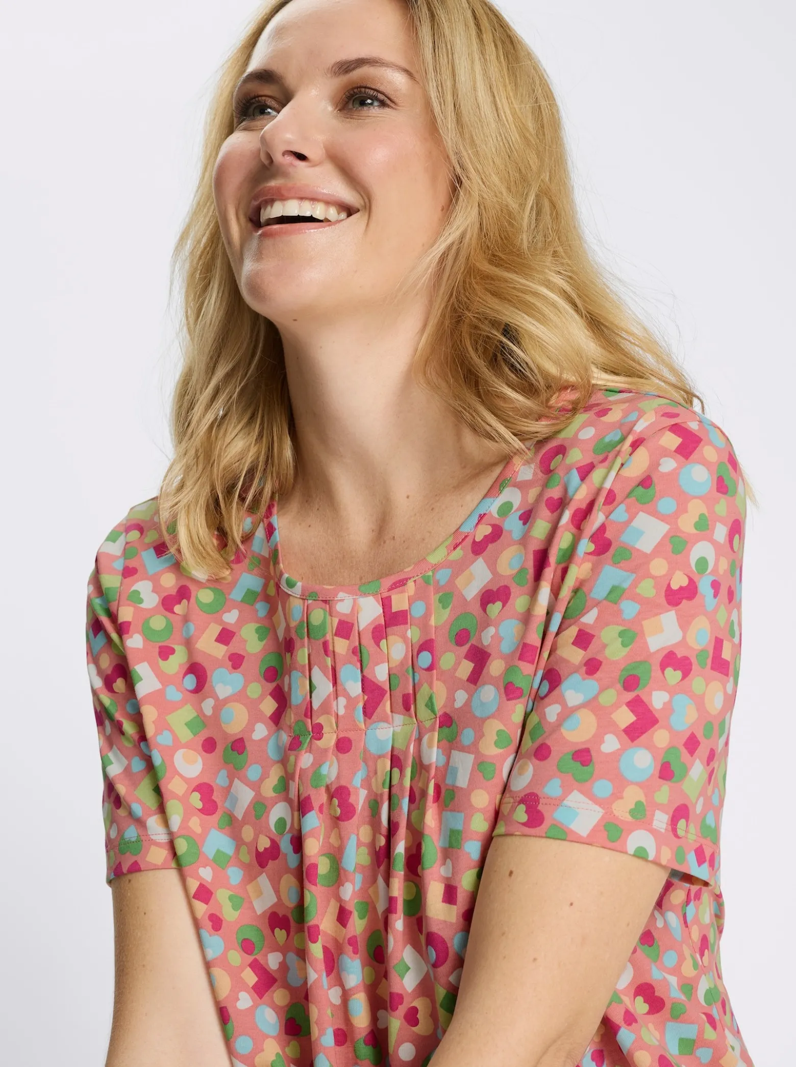 Kurzarmshirt im bunten Allover-Print