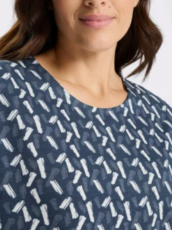 Kurzarmshirt im farbharmonischen Druckmuster