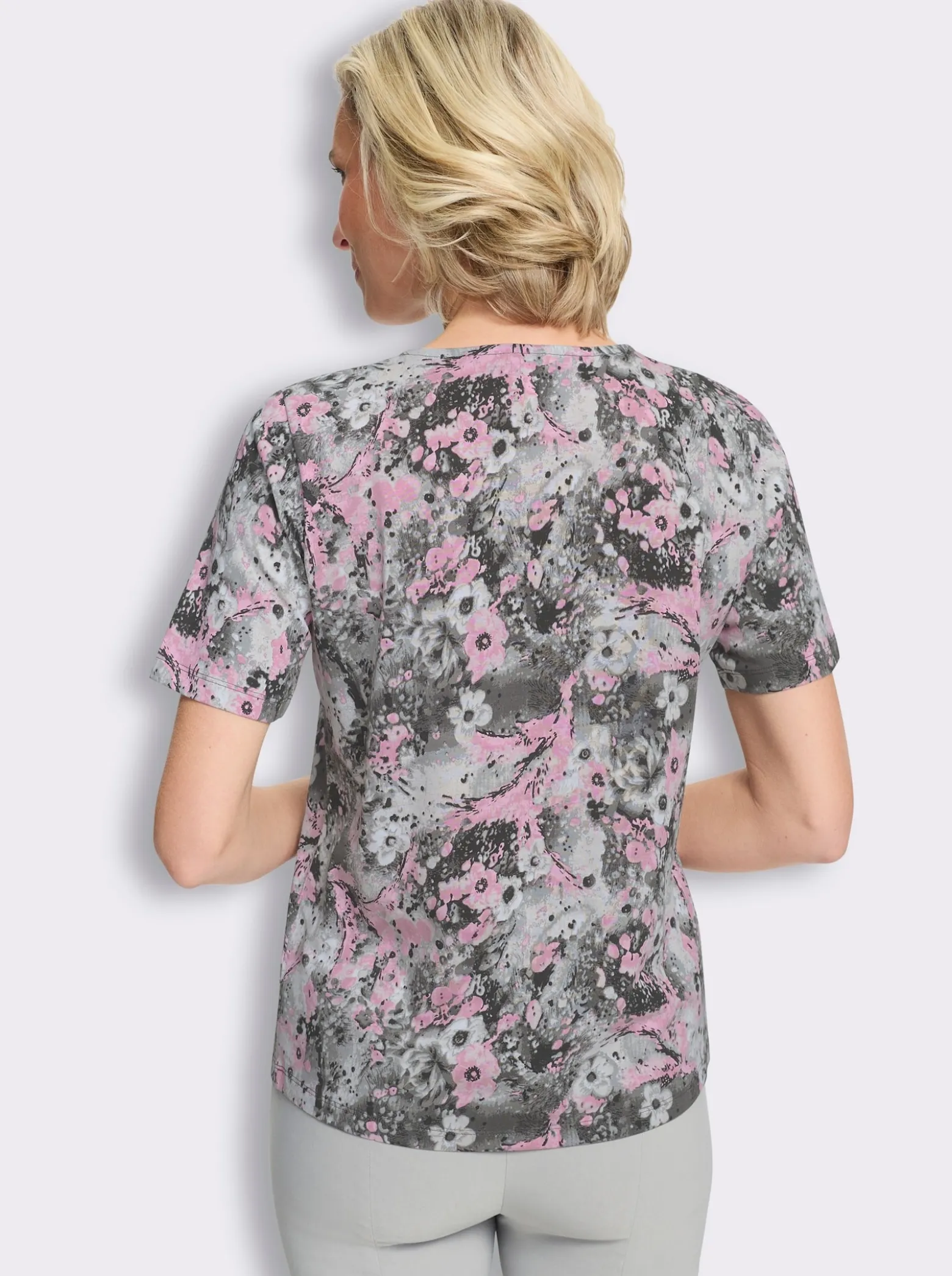 Kurzarmshirt im floralen Dessin