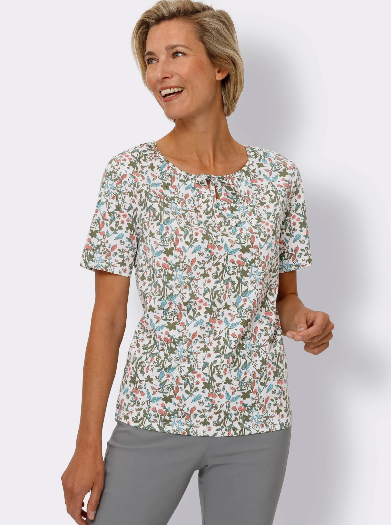 Kurzarmshirt im floralen Dessin