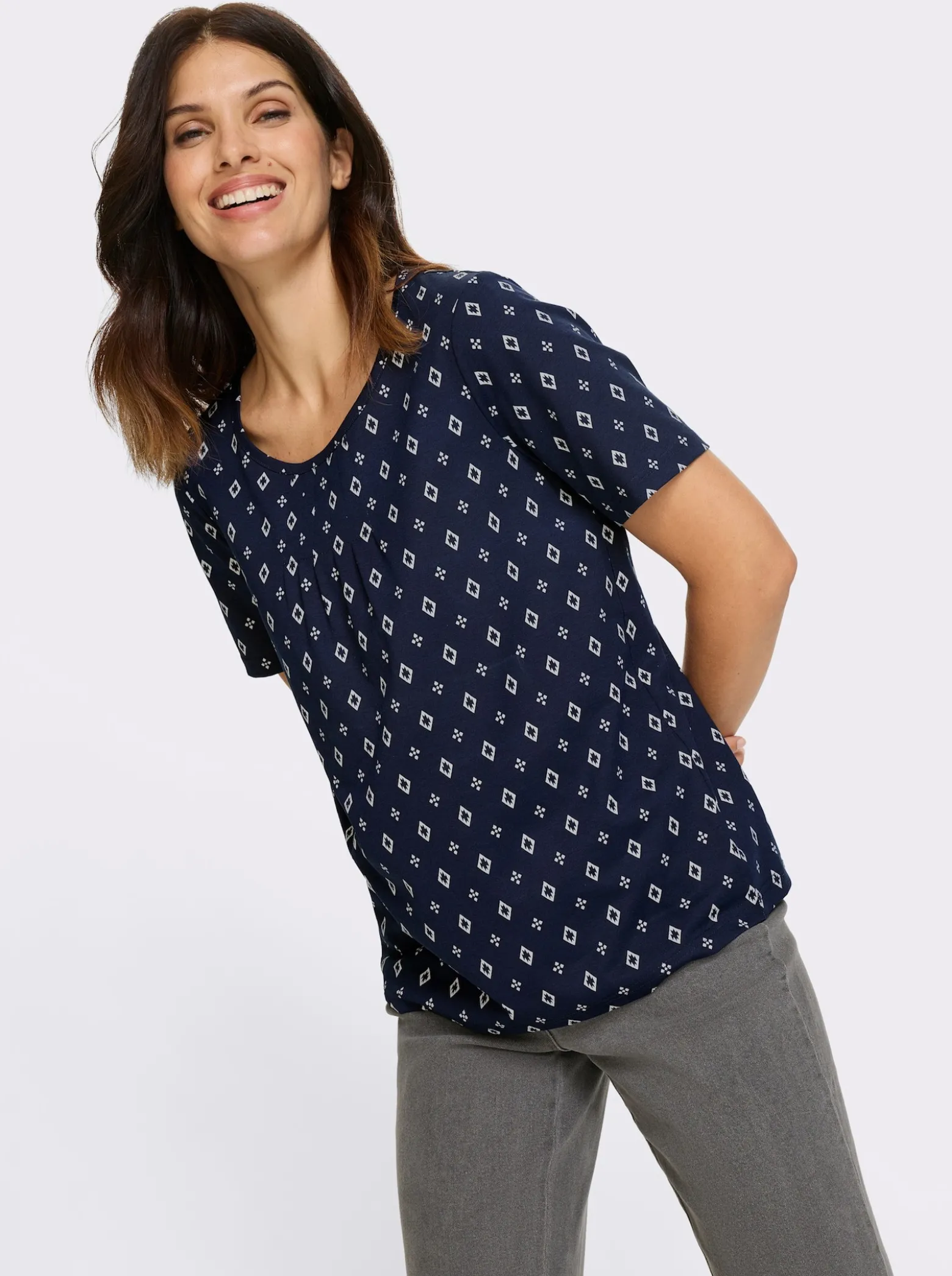 Kurzarmshirt im Minimal-Muster