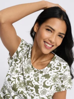 Kurzarmshirt im Paisley-Blüten-Mix