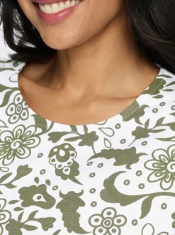 Kurzarmshirt im Paisley-Blüten-Mix