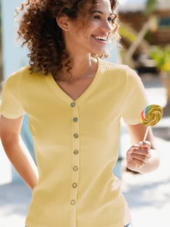 Kurzarmshirt in elastischer Ripp-Qualität