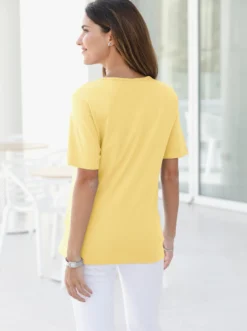 Kurzarmshirt in taillierter Form