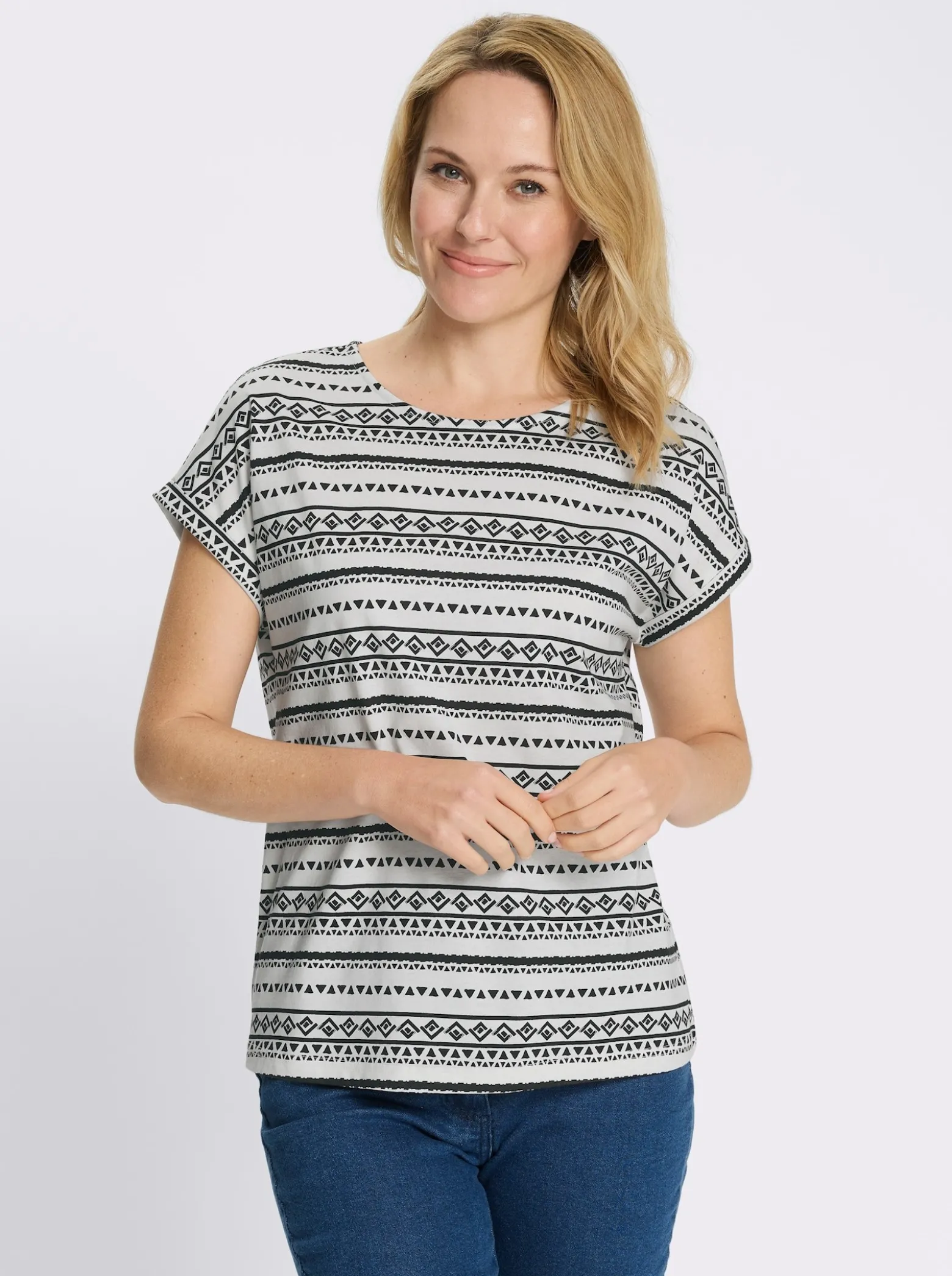 Kurzarmshirt mit überschnittenen Schultern