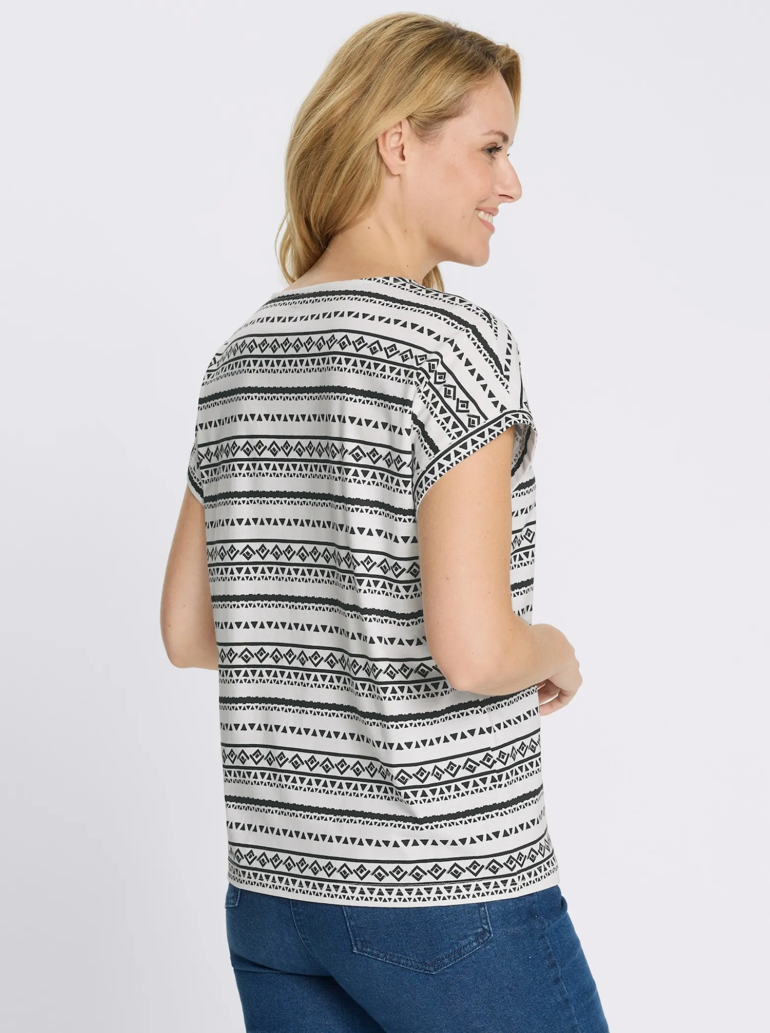 Kurzarmshirt mit überschnittenen Schultern