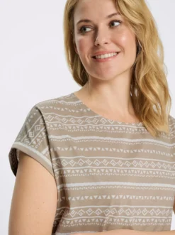 Kurzarmshirt mit überschnittenen Schultern