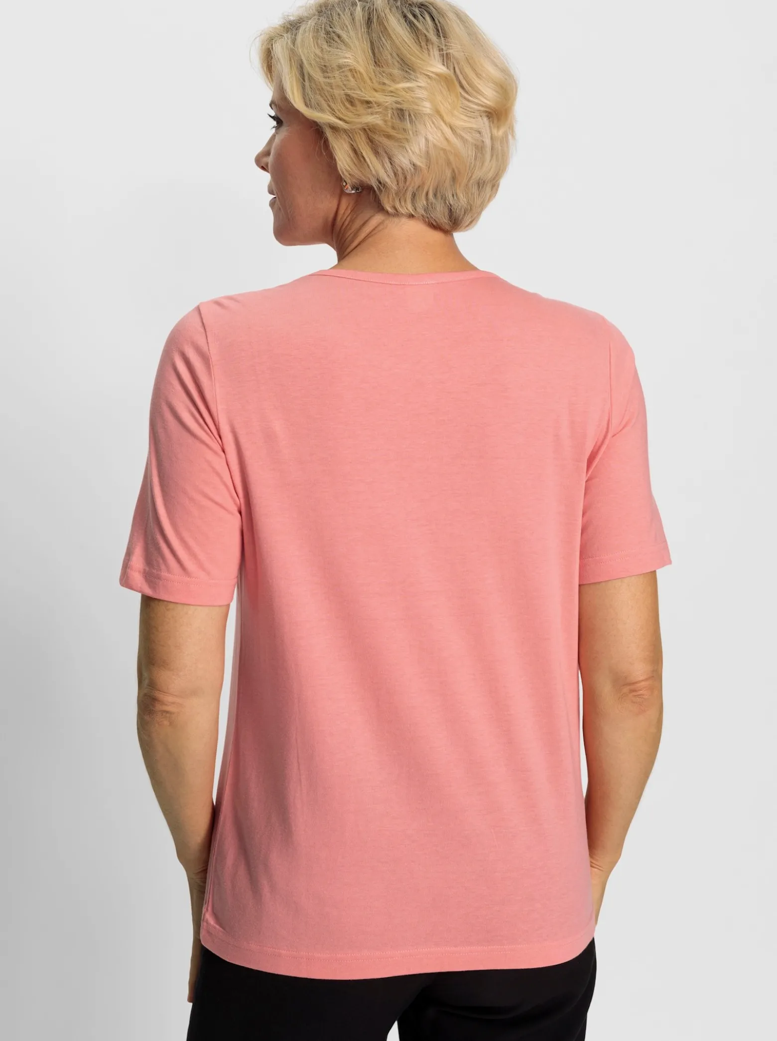 Kurzarmshirt mit Blümchenstickerei