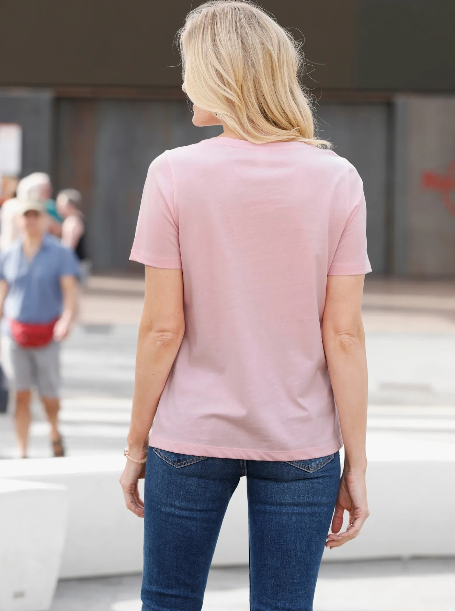 Kurzarmshirt mit Blüten-Druck