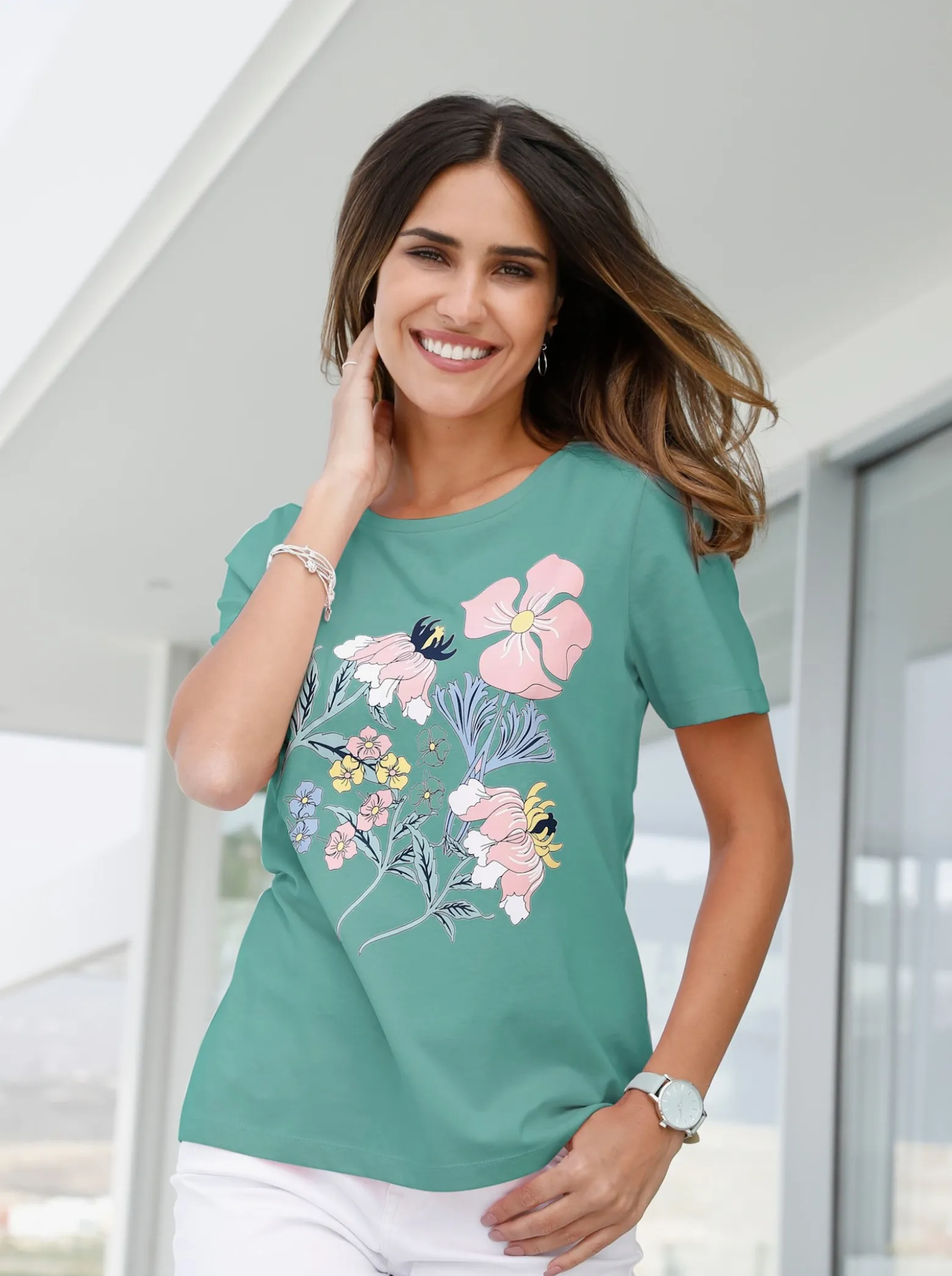 Kurzarmshirt mit Blüten-Druck