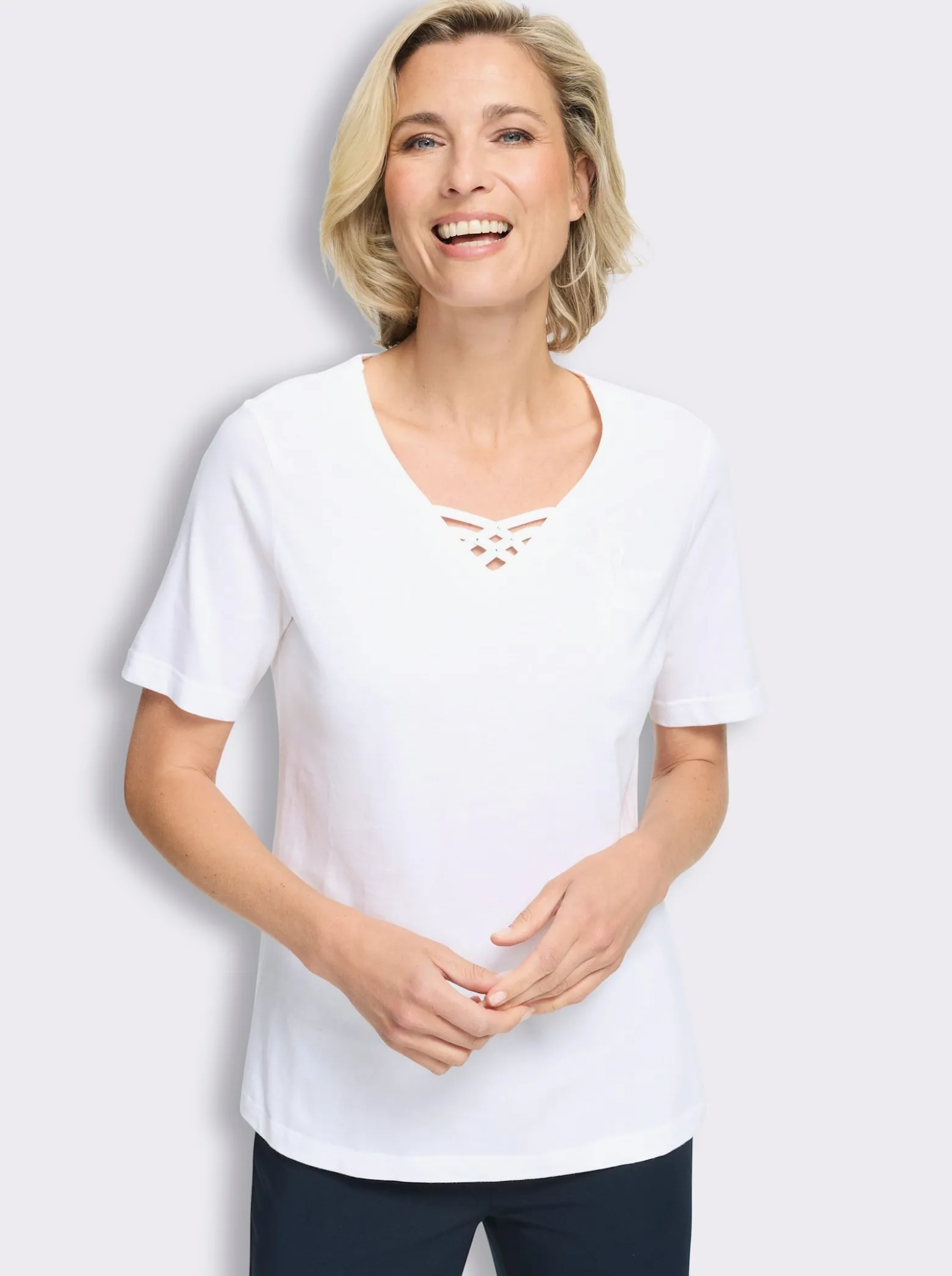 Kurzarmshirt mit Blüten-Stickerei