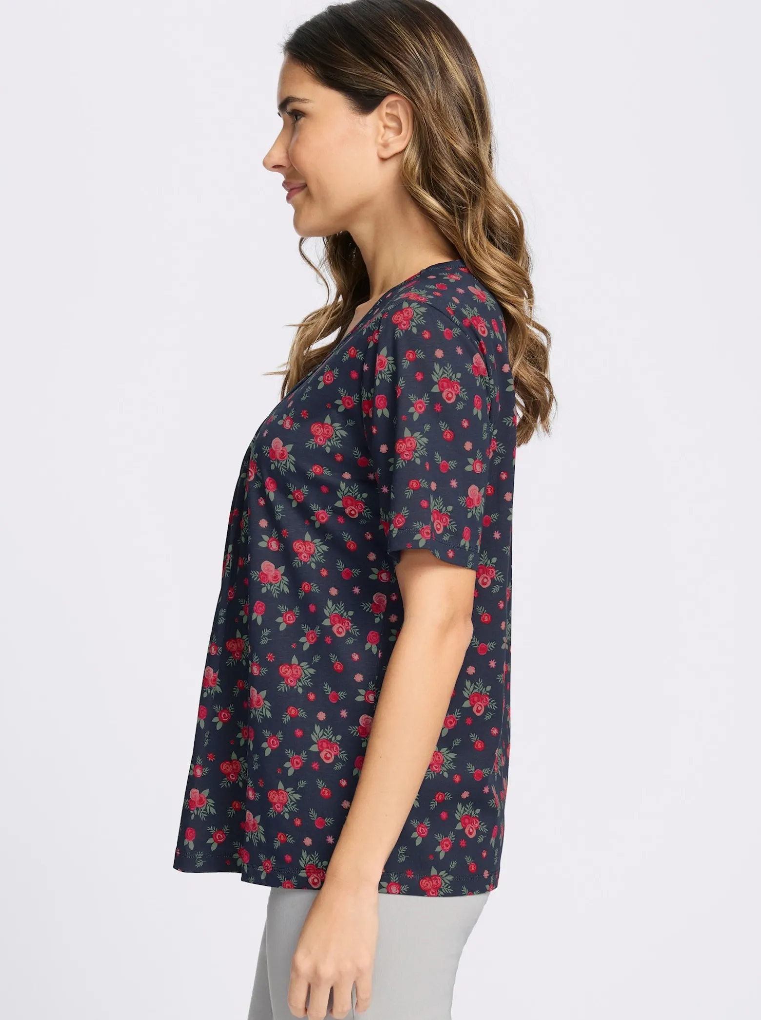 Kurzarmshirt mit Falten am Ausschnitt