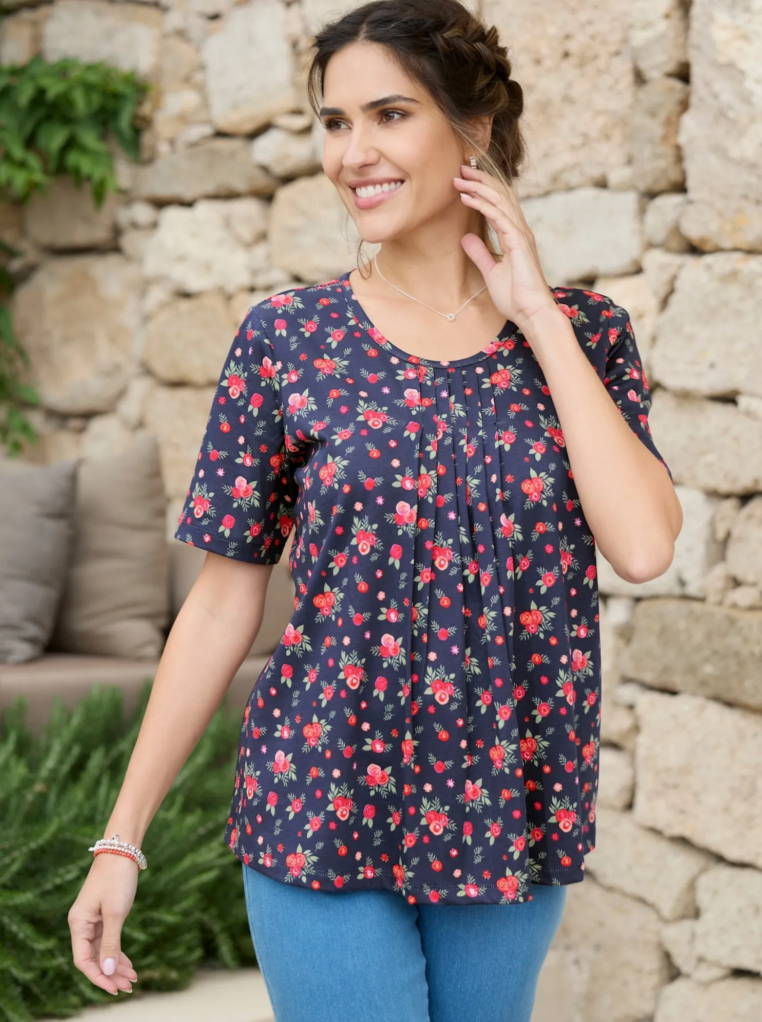 Kurzarmshirt mit Falten am Ausschnitt