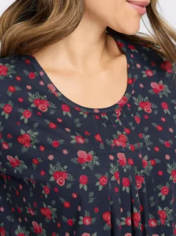 Kurzarmshirt mit Falten am Ausschnitt