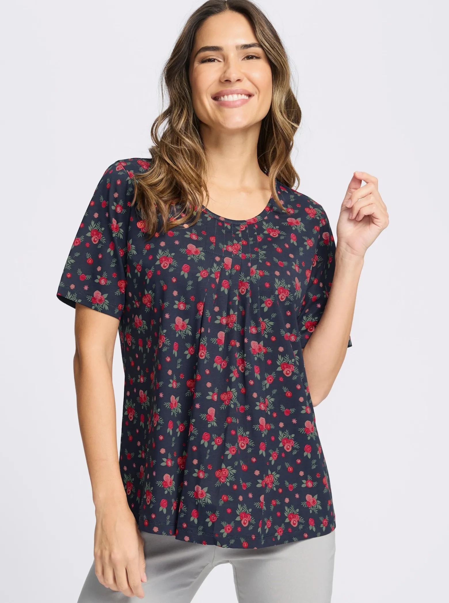 Kurzarmshirt mit Falten am Ausschnitt