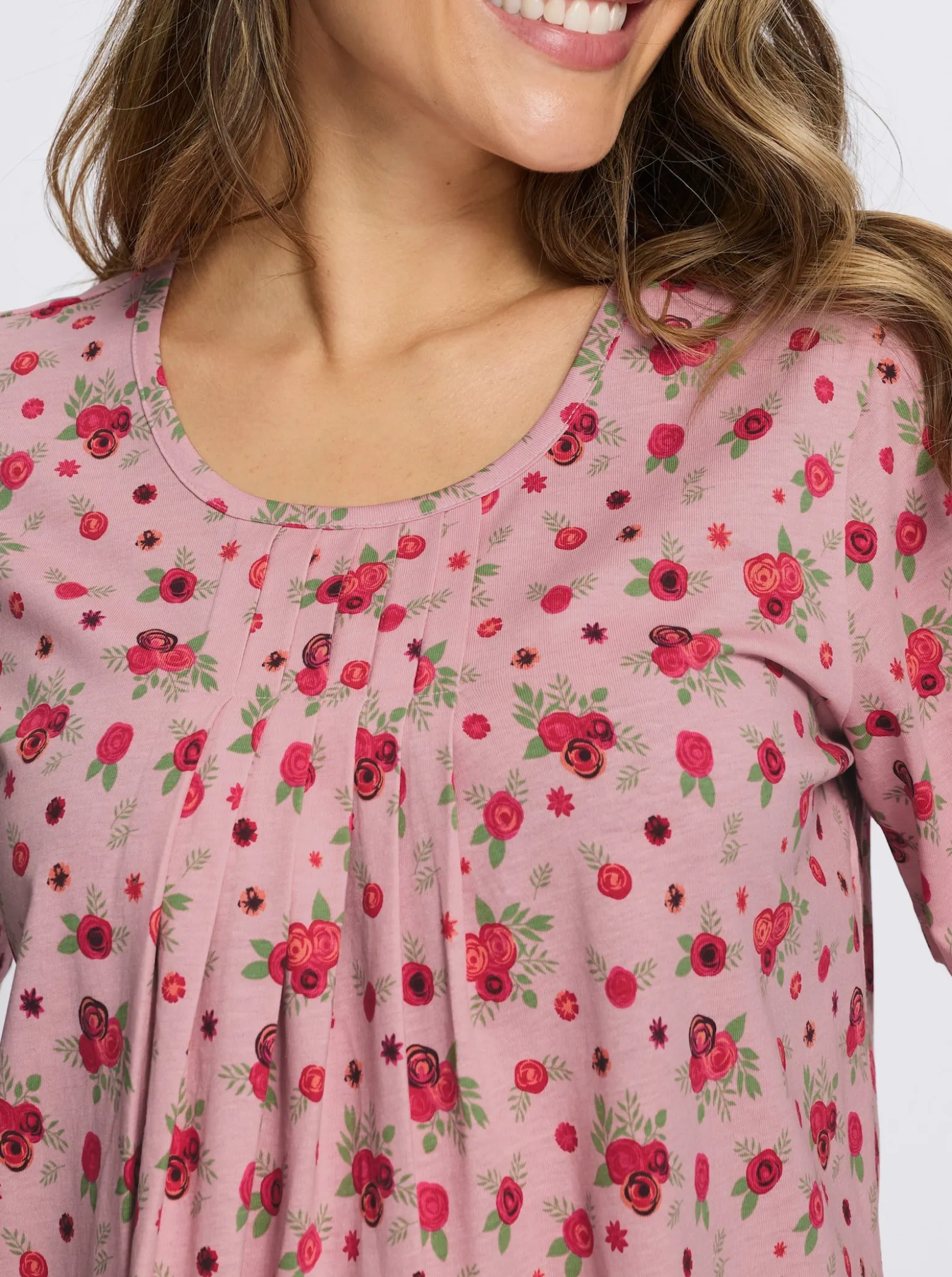 Kurzarmshirt mit Falten am Ausschnitt