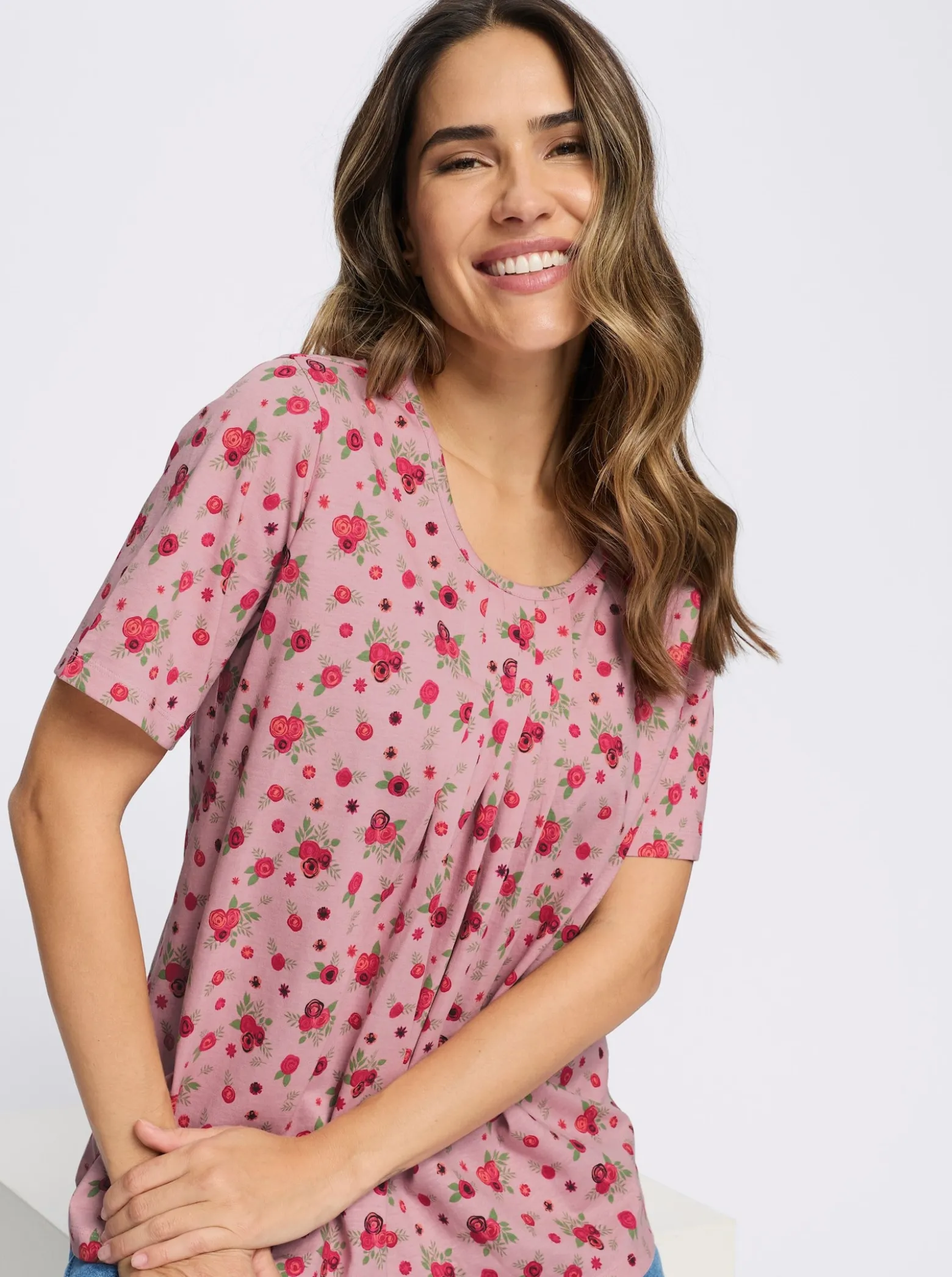 Kurzarmshirt mit Falten am Ausschnitt