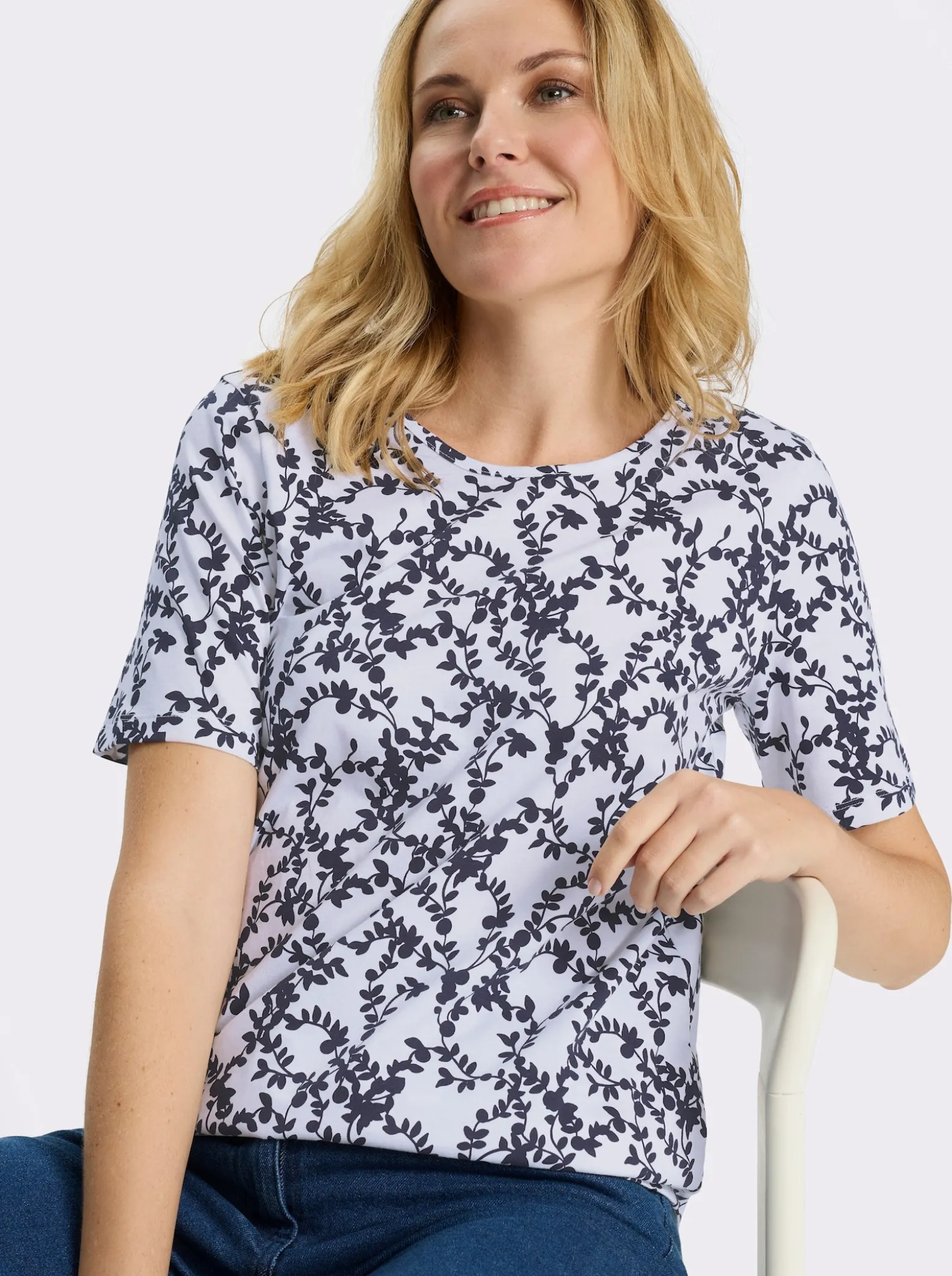 Kurzarmshirt mit floralem Muster