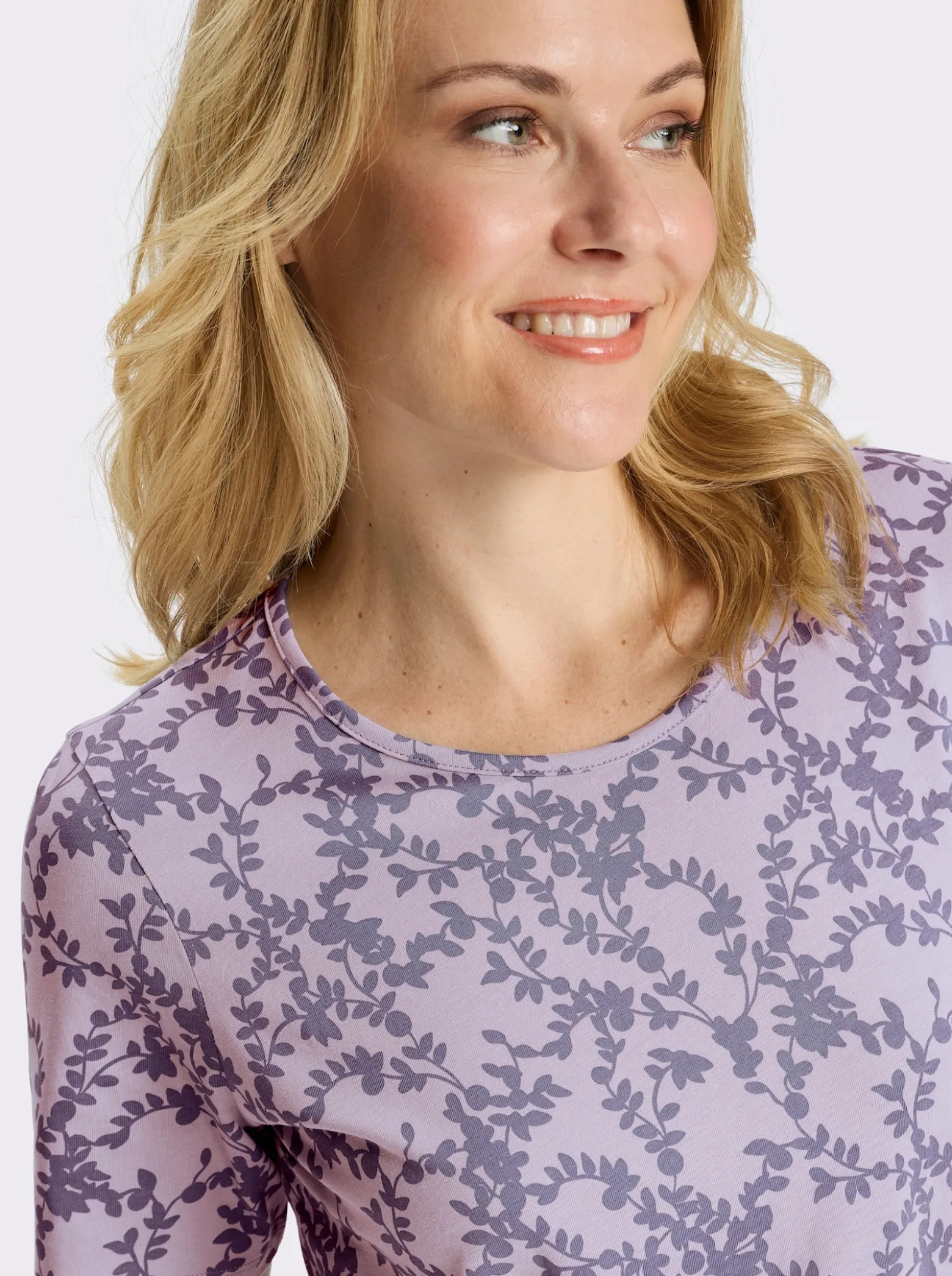 Kurzarmshirt mit floralem Muster