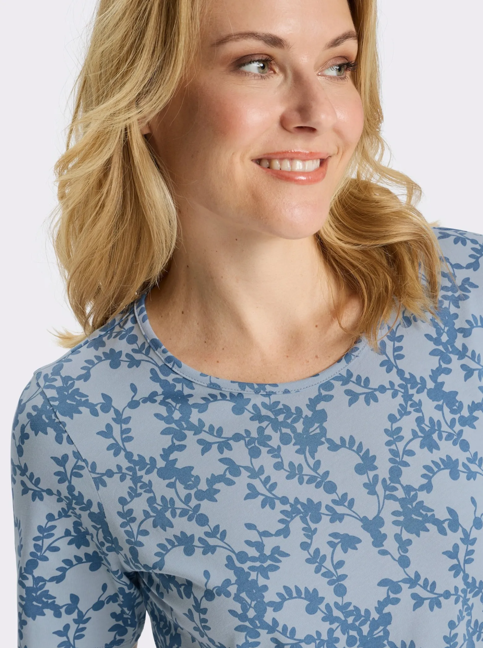 Kurzarmshirt mit floralem Muster