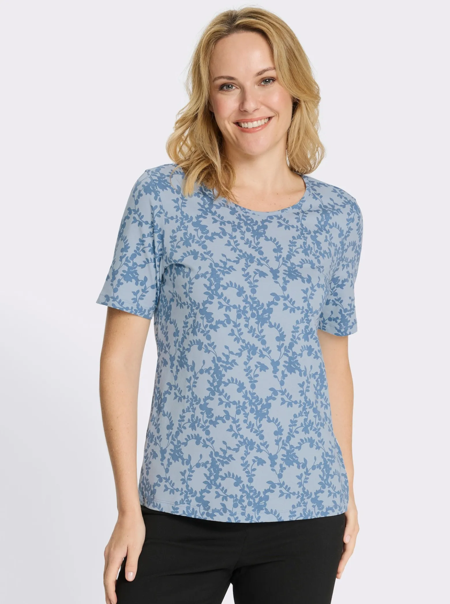 Kurzarmshirt mit floralem Muster