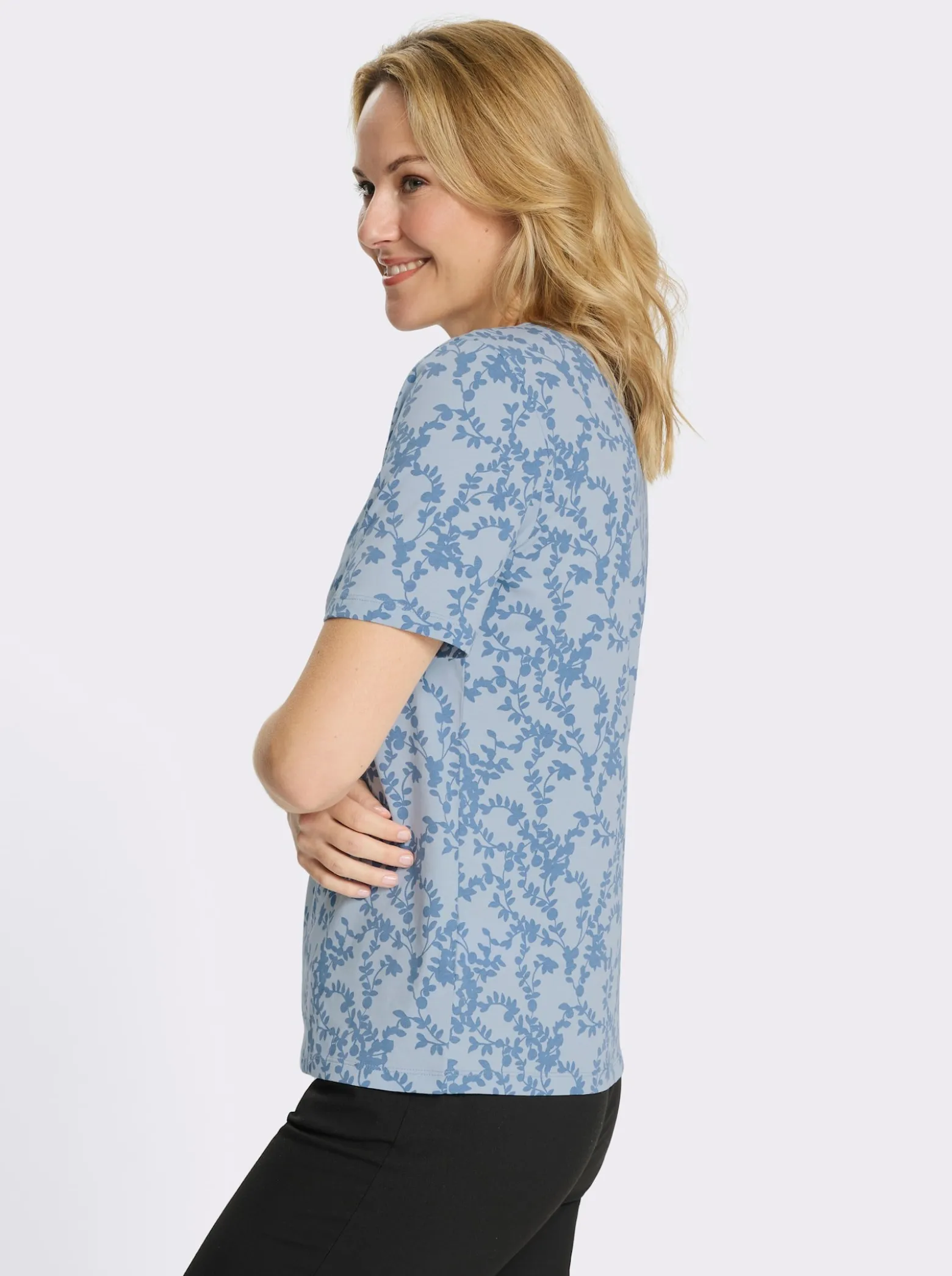 Kurzarmshirt mit floralem Muster