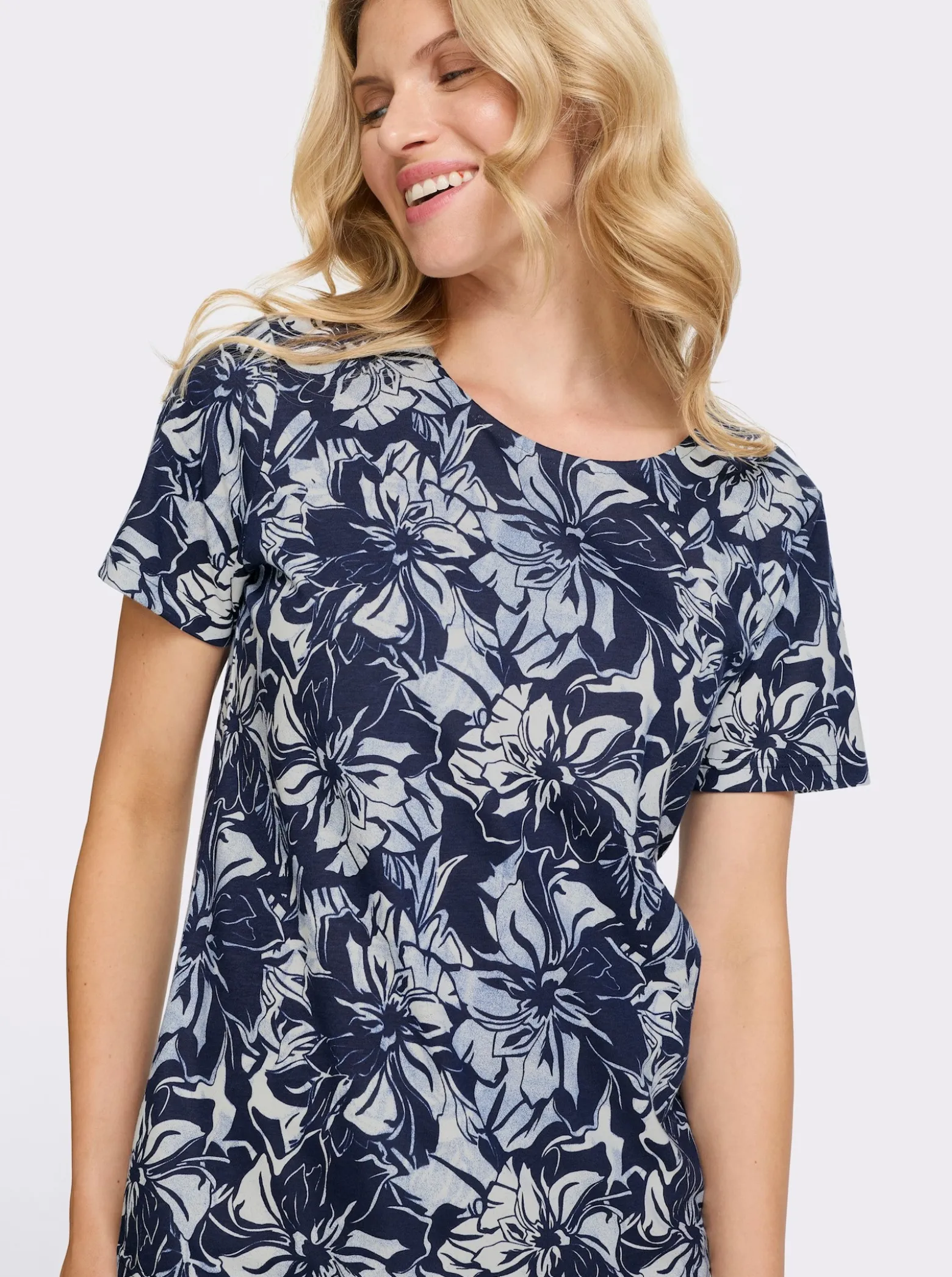 Kurzarmshirt mit floralem Muster