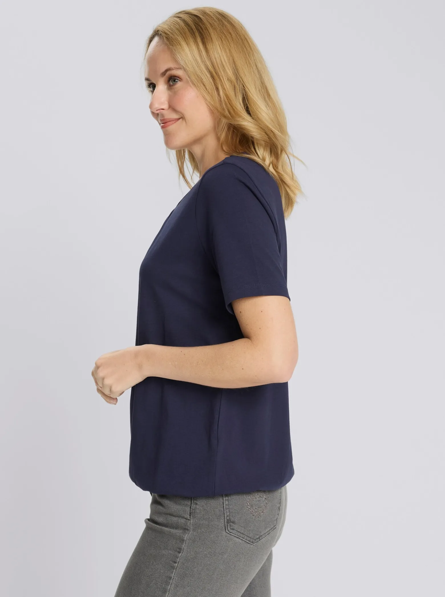 Kurzarmshirt mit gerafftem Ausschnitt