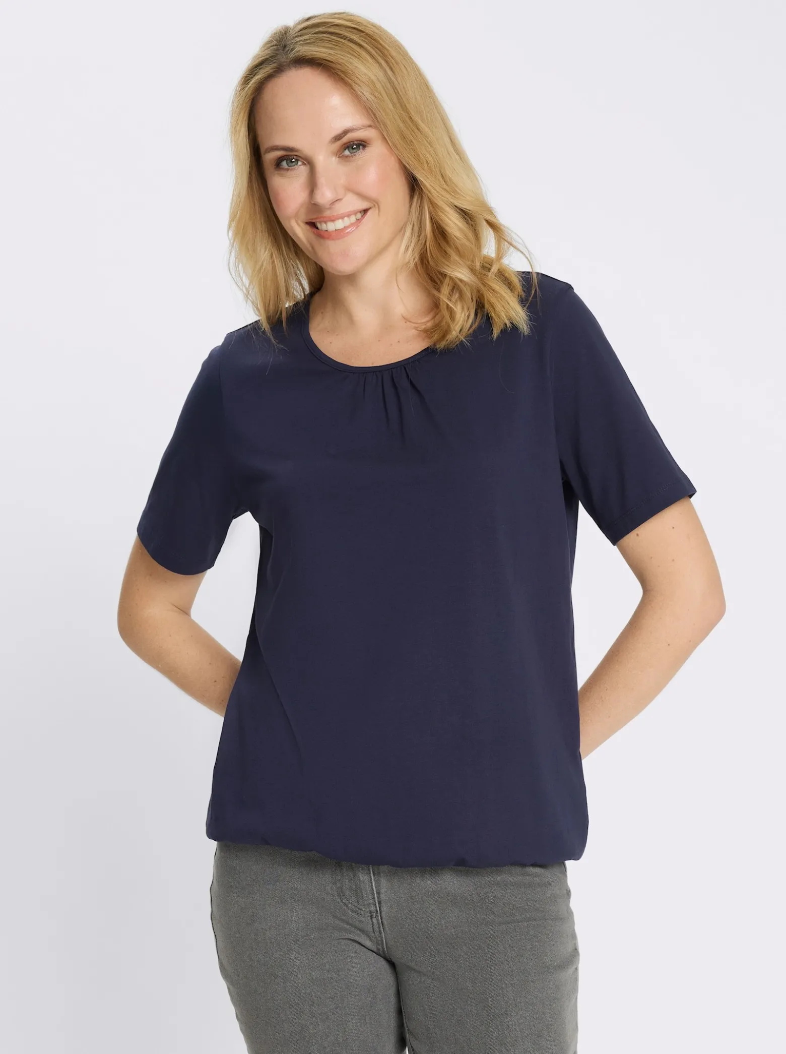 Kurzarmshirt mit gerafftem Ausschnitt