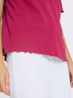Kurzarmshirt mit gewellten Abschlüssen
