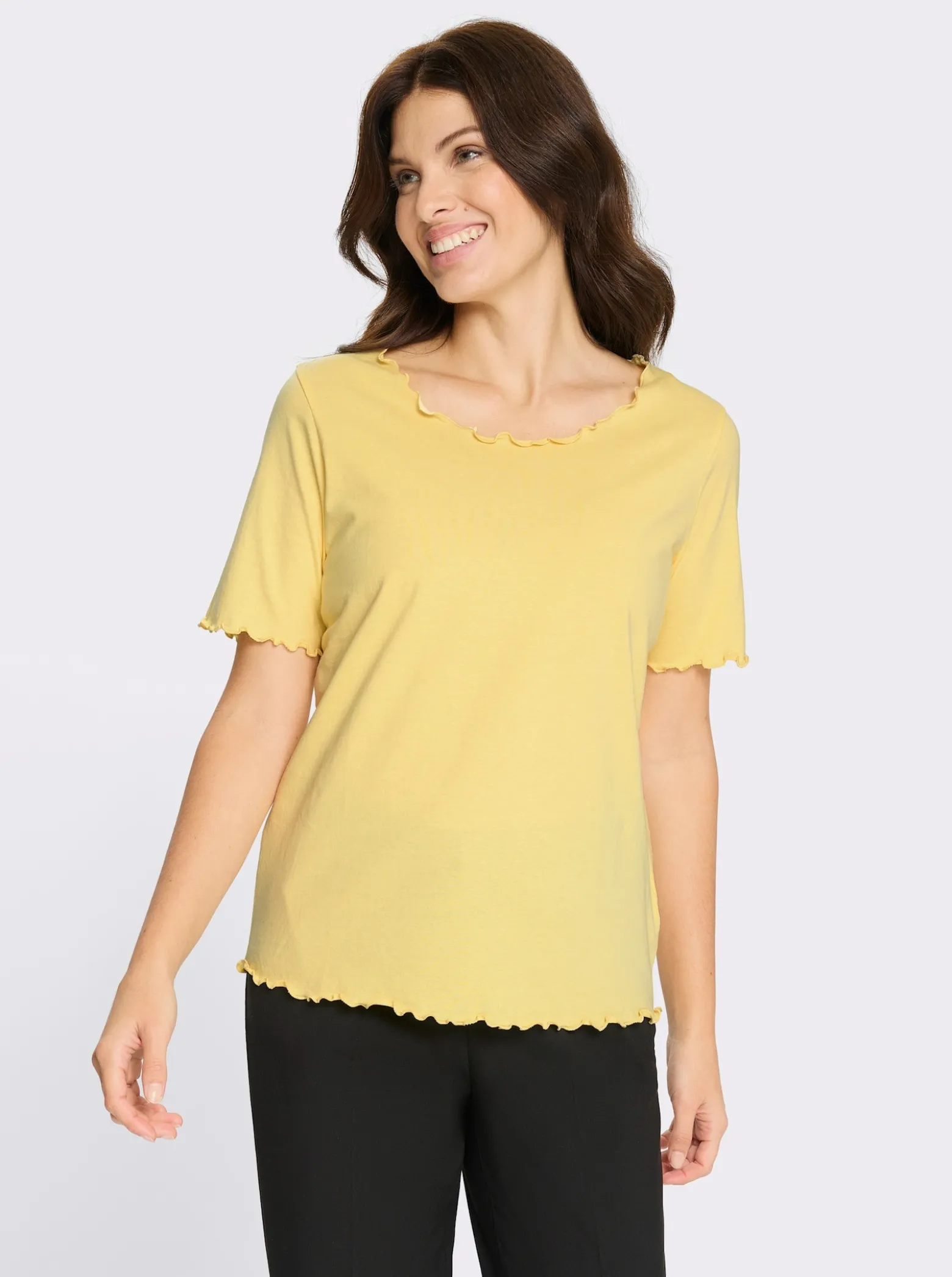 Kurzarmshirt mit gewellten Abschlüssen