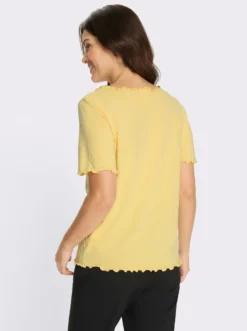 Kurzarmshirt mit gewellten Abschlüssen