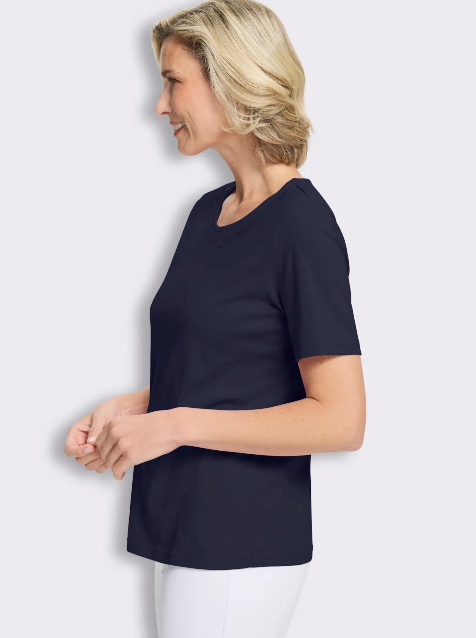 Kurzarmshirt mit Glitzersteinchen-Applikation