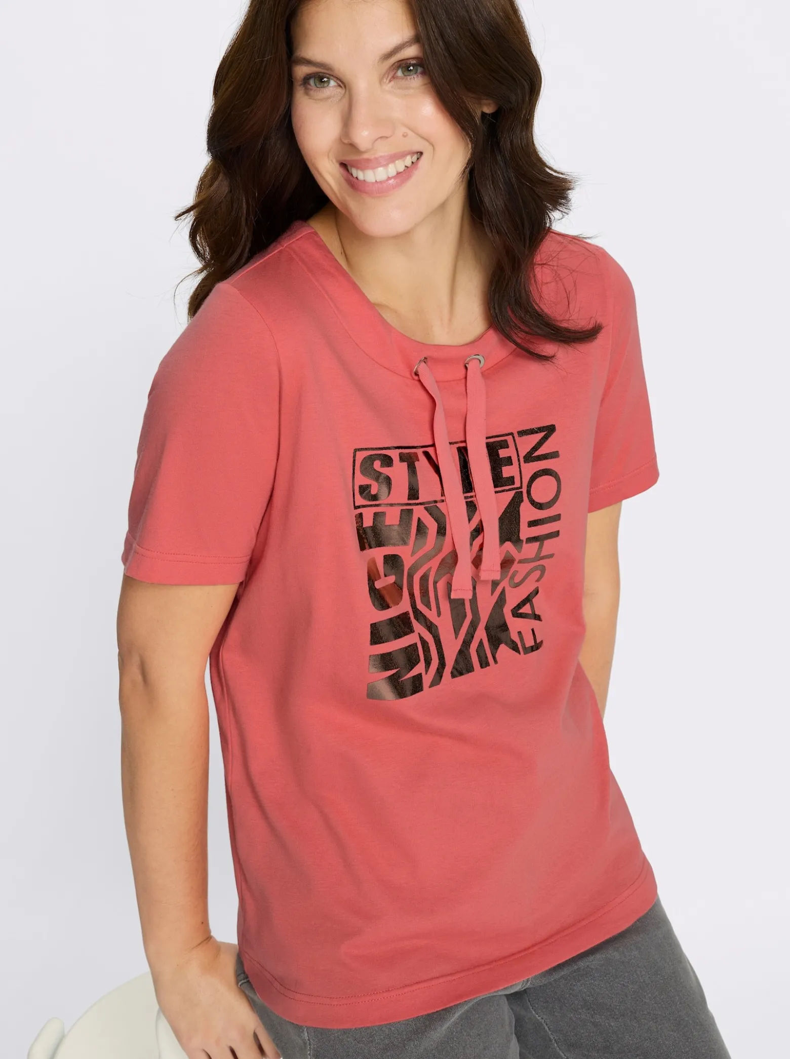 Kurzarmshirt mit glänzendem Druckmuster