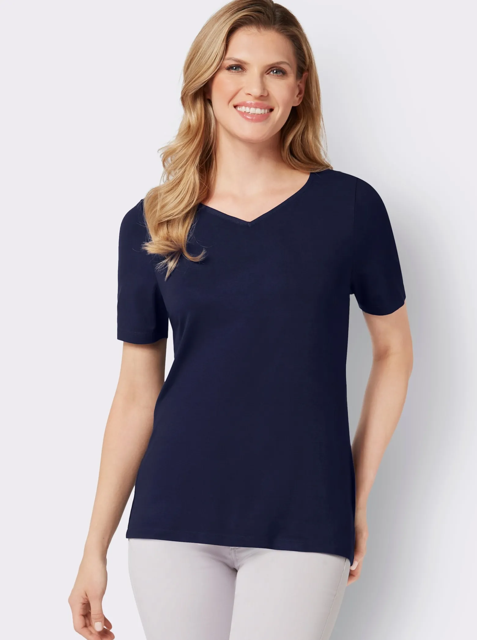 Kurzarmshirt mit herzförmigem Ausschnitt