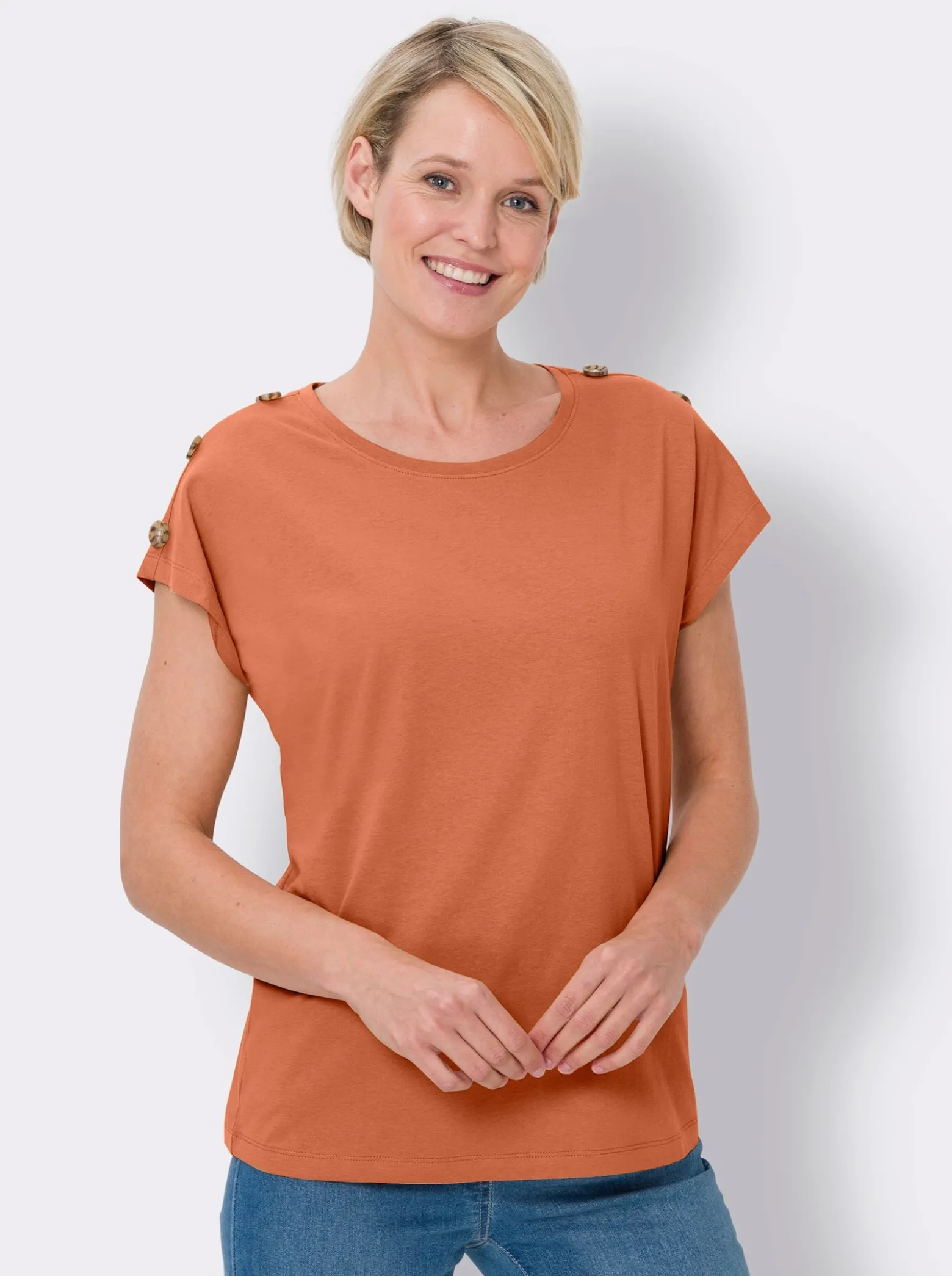 Kurzarmshirt mit Knöpfen in Horn-Optik