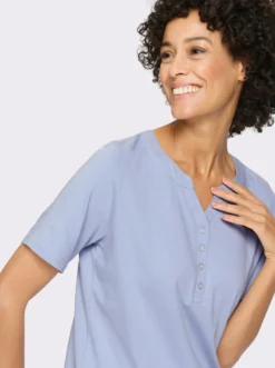 Kurzarmshirt mit Kontrastknöpfen
