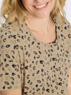 Kurzarmshirt mit Leo-Print