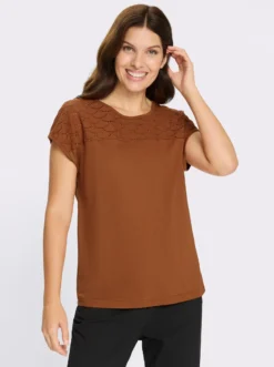 Kurzarmshirt mit Lochstickerei-Einsatz