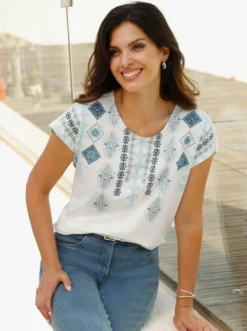 Kurzarmshirt mit platziertem Ethno-Druck